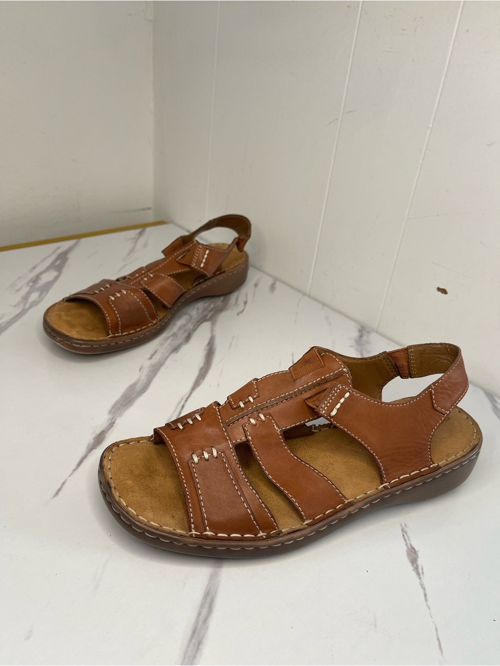 Natural Soul by Naturalizer woman’s leather comfort stretchy sandals sz 9M tan